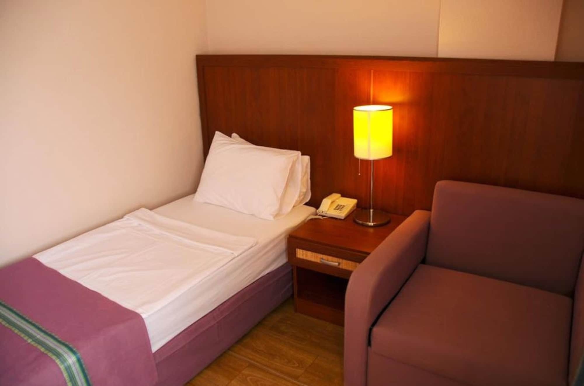 Avisos Hotel And Apartment 马尔马里斯 外观 照片