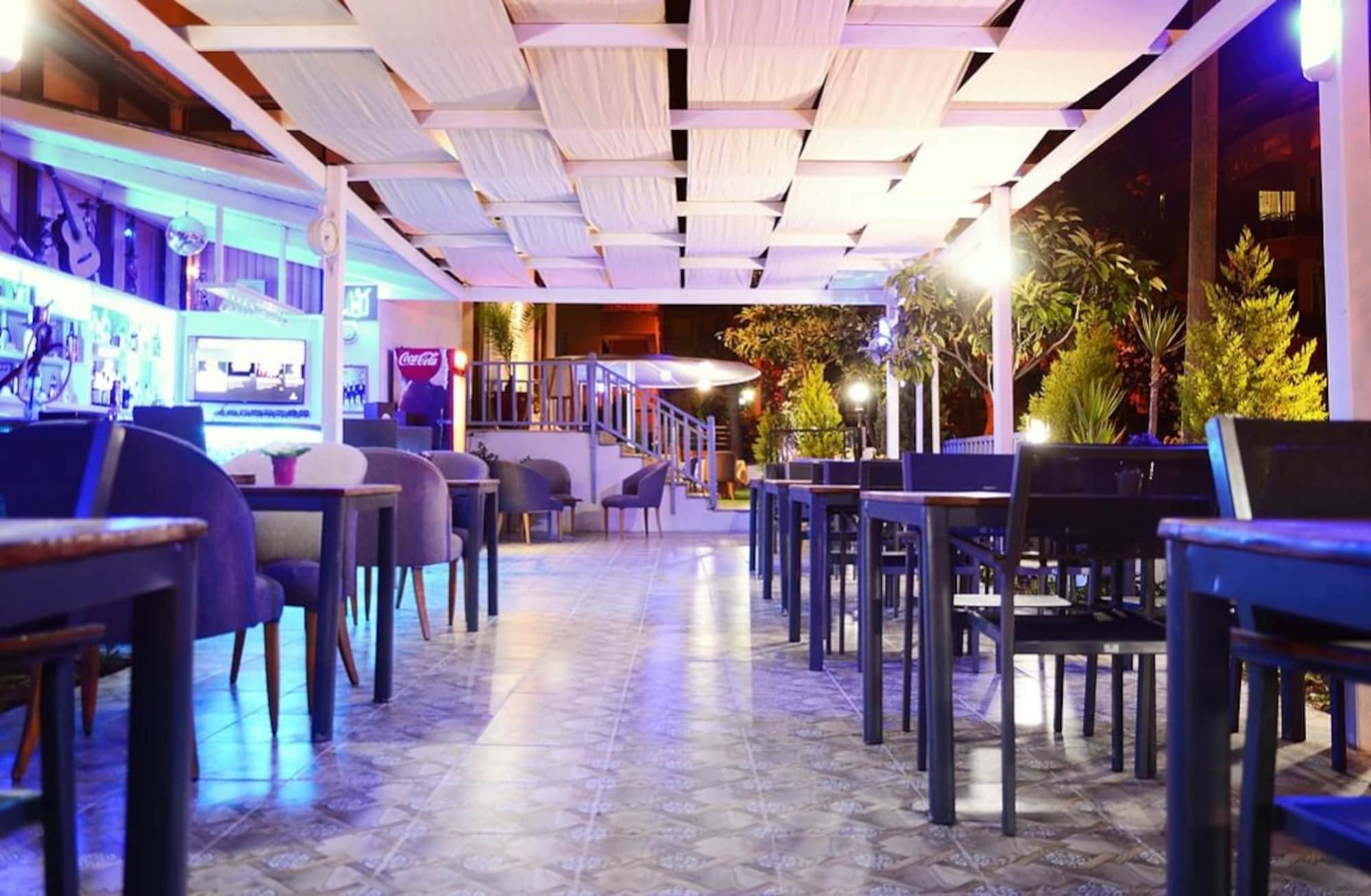 Avisos Hotel And Apartment 马尔马里斯 外观 照片
